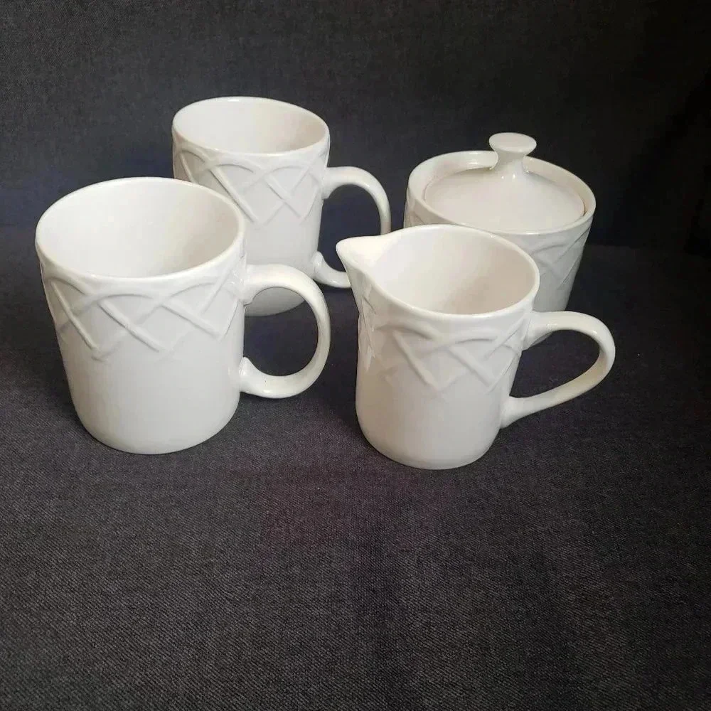 Oneida Picnic Sugar & Creamer & 2‎ Mugs